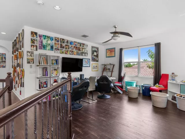5-bedroom home for sale in West Palm Beach - 7797 Maywood Crest Drive - MondialRealty