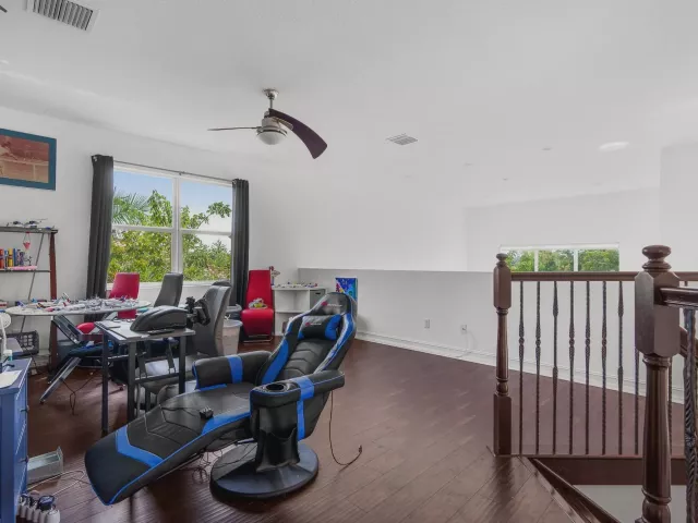 5-bedroom home for sale in West Palm Beach - 7797 Maywood Crest Drive - MondialRealty