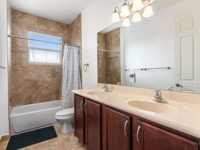 5-bedroom home for sale in West Palm Beach - 7797 Maywood Crest Drive - MondialRealty