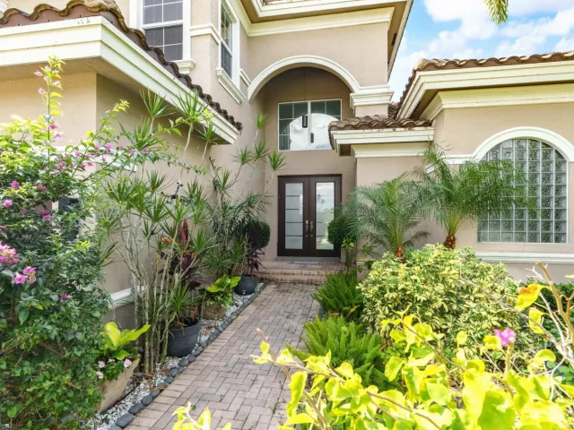 5-bedroom home for sale in West Palm Beach - 7797 Maywood Crest Drive - MondialRealty