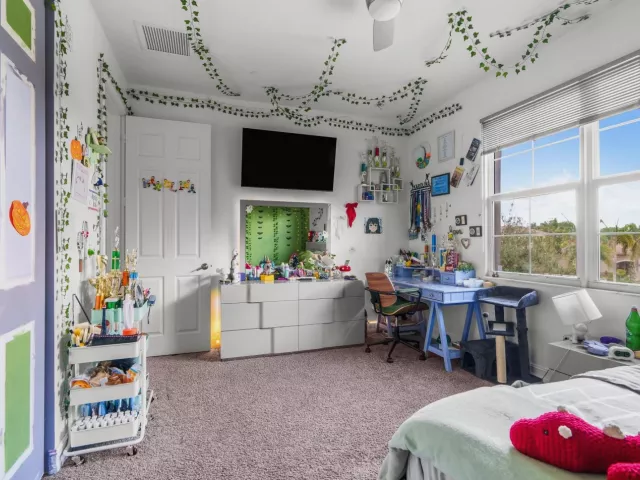 5-bedroom home for sale in West Palm Beach - 7797 Maywood Crest Drive - MondialRealty