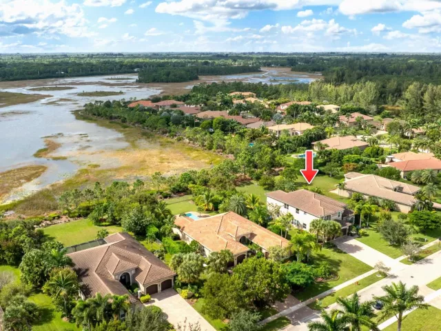 5-bedroom home for sale in West Palm Beach - 7797 Maywood Crest Drive - MondialRealty