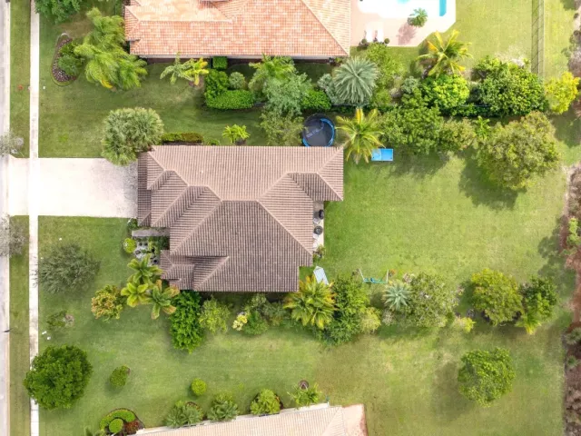 5-bedroom home for sale in West Palm Beach - 7797 Maywood Crest Drive - MondialRealty