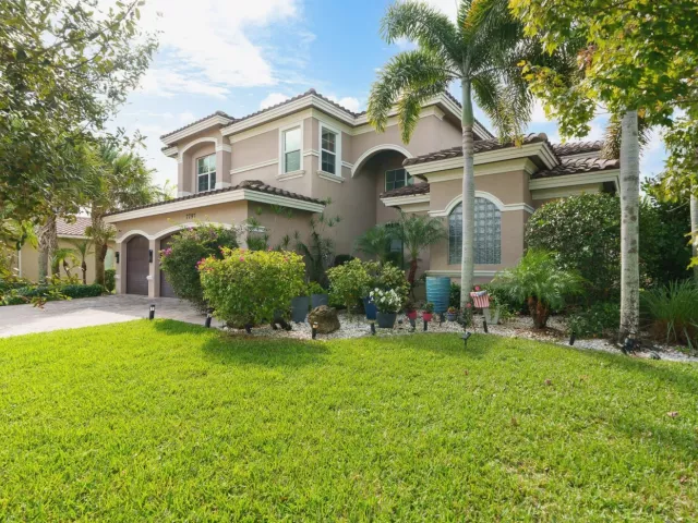 5-bedroom home for sale in West Palm Beach - 7797 Maywood Crest Drive - MondialRealty