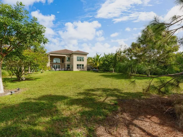 5-bedroom home for sale in West Palm Beach - 7797 Maywood Crest Drive - MondialRealty
