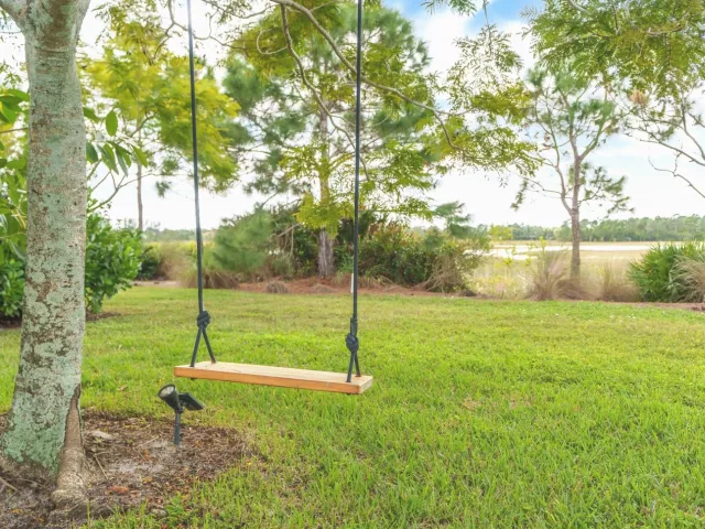 5-bedroom home for sale in West Palm Beach - 7797 Maywood Crest Drive - MondialRealty