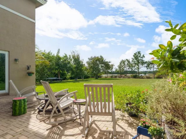 5-bedroom home for sale in West Palm Beach - 7797 Maywood Crest Drive - MondialRealty