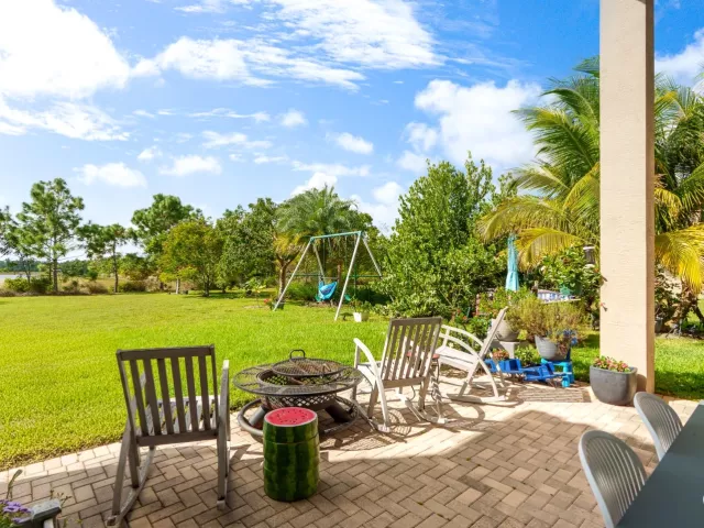5-bedroom home for sale in West Palm Beach - 7797 Maywood Crest Drive - MondialRealty