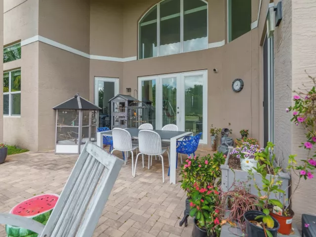 5-bedroom home for sale in West Palm Beach - 7797 Maywood Crest Drive - MondialRealty