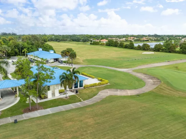 5-bedroom home for sale in West Palm Beach - 7797 Maywood Crest Drive - MondialRealty