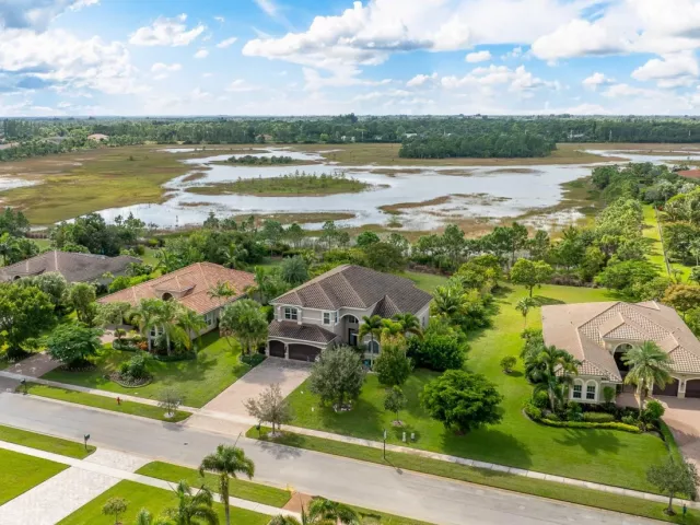 5-bedroom home for sale in West Palm Beach - 7797 Maywood Crest Drive - MondialRealty
