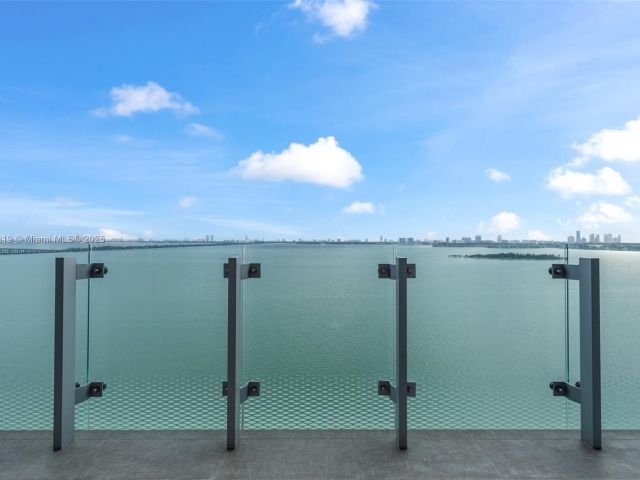 Apartment for sale  Unit #5103 - photo 6740704