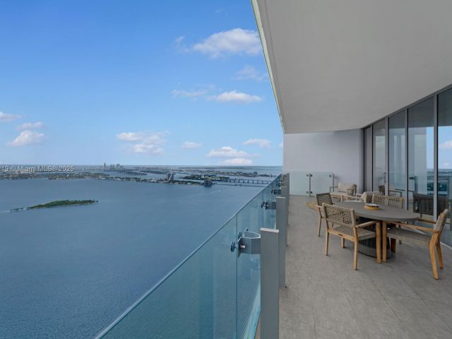 Apartment for sale  Unit #5103 - photo 6740706