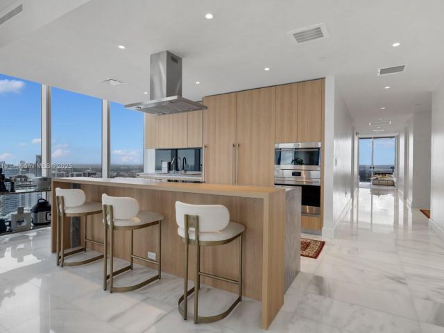 Apartment for sale  Unit #5103 - photo 6740709