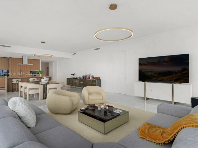 Apartment for sale  Unit #5103 - photo 6740712