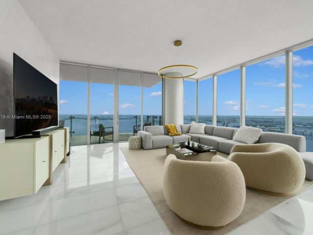 Apartment for sale  Unit #5103 - photo 6740714