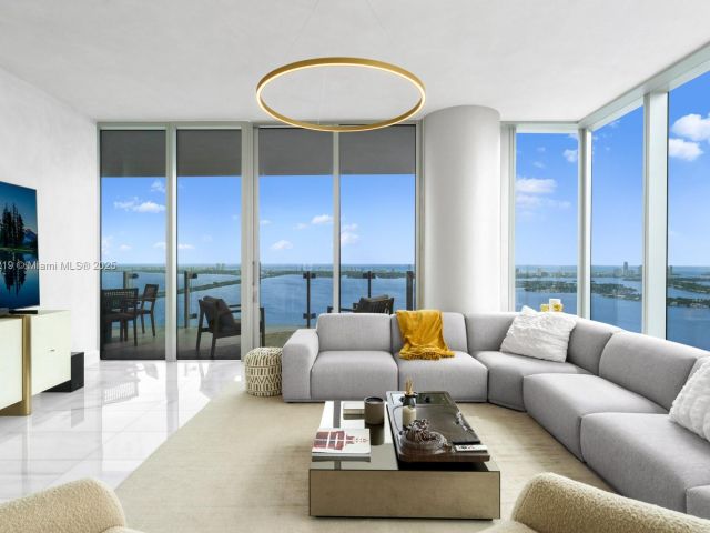 Apartment for sale  Unit #5103 - photo 6740717