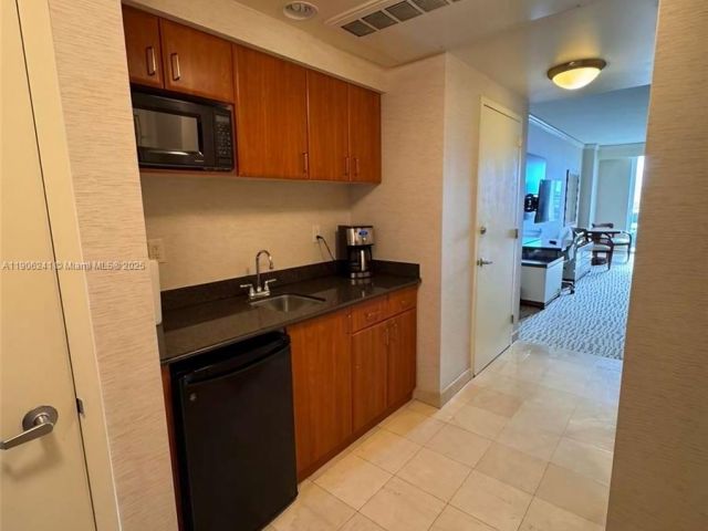 condo for sale in Sunny Isles Beach - 18001 Collins Ave 1117 - MondialRealty