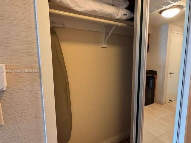 condo for sale in Sunny Isles Beach - 18001 Collins Ave 1117 - MondialRealty