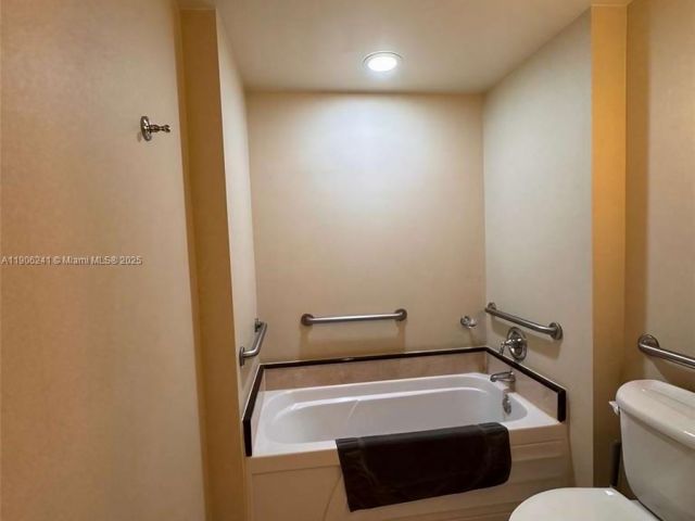 condo for sale in Sunny Isles Beach - 18001 Collins Ave 1117 - MondialRealty