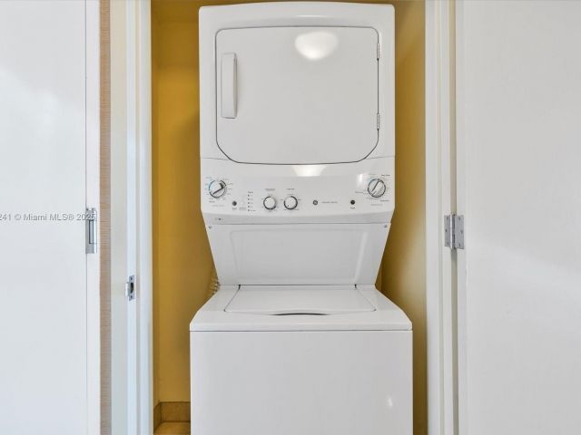 condo for sale in Sunny Isles Beach - 18001 Collins Ave 1117 - MondialRealty