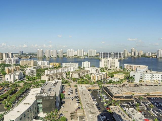 condo for sale in Sunny Isles Beach - 18001 Collins Ave 1117 - MondialRealty