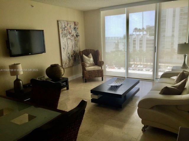 1-bedroom condo for sale in Miami - 1155 Brickell Bay Dr 705 - MondialRealty
