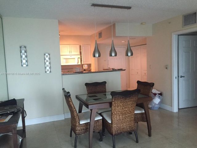 1-bedroom condo for sale in Miami - 1155 Brickell Bay Dr 705 - MondialRealty