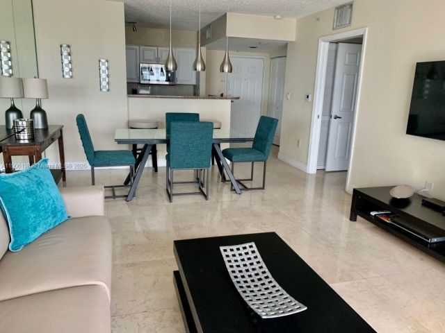 1-bedroom condo for sale in Miami - 1155 Brickell Bay Dr 705 - MondialRealty