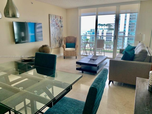 1-bedroom condo for sale in Miami - 1155 Brickell Bay Dr 705 - MondialRealty