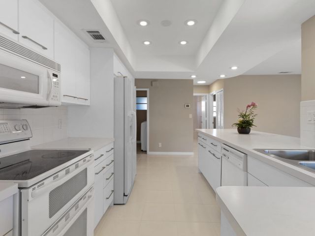 Home for sale at 5370 NE 17th Avenue - photo 6730376