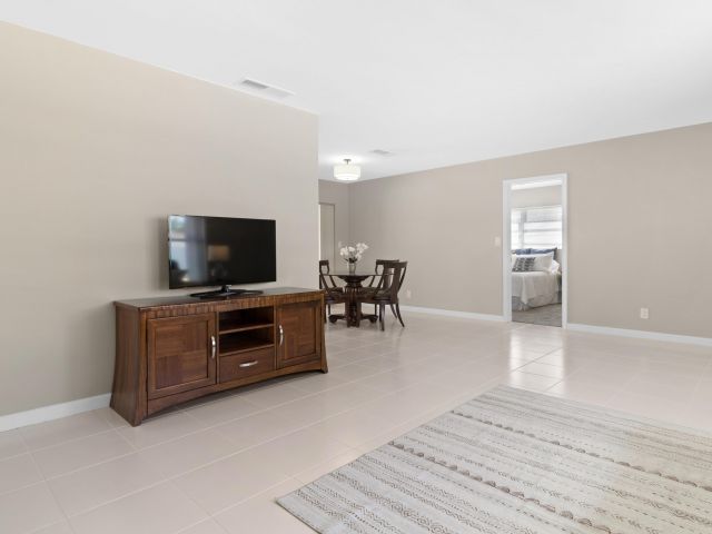 Home for sale at 5370 NE 17th Avenue - photo 6730378