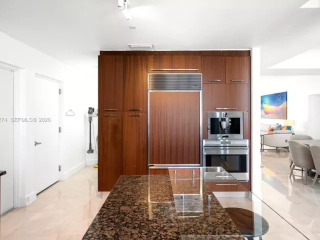3-bedroom condo for sale in Sunny Isles Beach - 15901 Collins Ave 1206 - MondialRealty