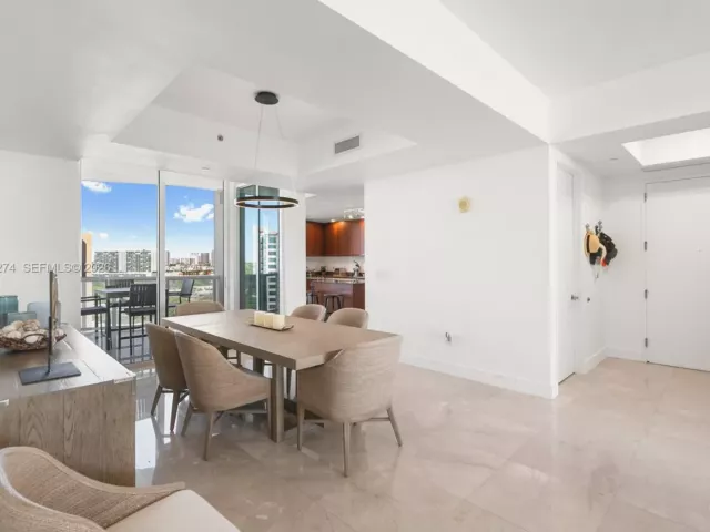 3-bedroom condo for sale in Sunny Isles Beach - 15901 Collins Ave 1206 - MondialRealty