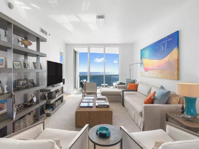 3-bedroom condo for sale in Sunny Isles Beach - 15901 Collins Ave 1206 - MondialRealty