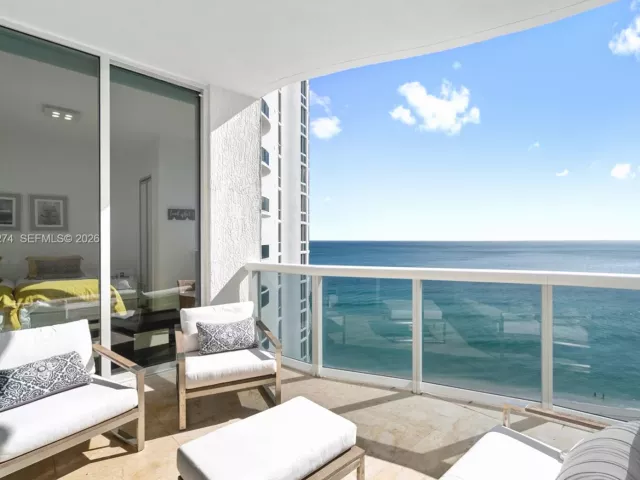3-bedroom condo for sale in Sunny Isles Beach - 15901 Collins Ave 1206 - MondialRealty