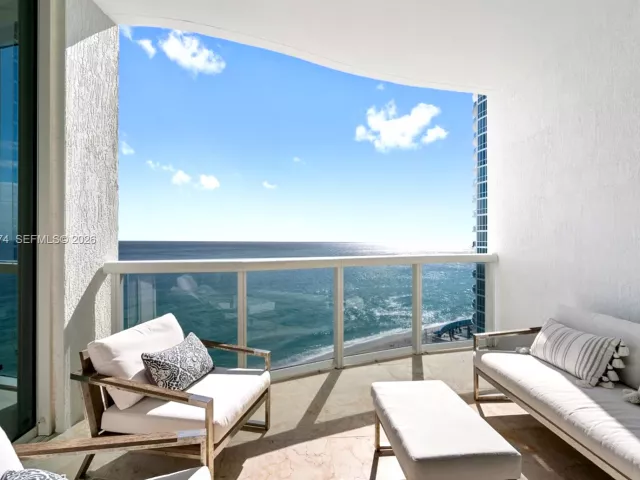 3-bedroom condo for sale in Sunny Isles Beach - 15901 Collins Ave 1206 - MondialRealty