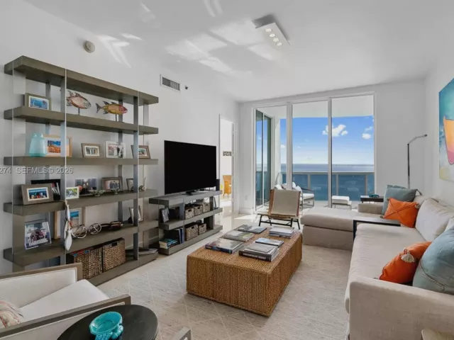3-bedroom condo for sale in Sunny Isles Beach - 15901 Collins Ave 1206 - MondialRealty