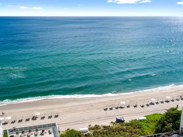 3-bedroom condo for sale in Sunny Isles Beach - 15901 Collins Ave 1206 - MondialRealty
