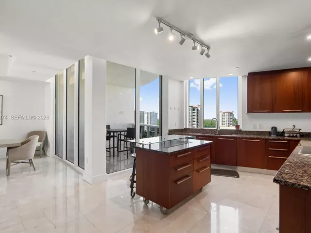 3-bedroom condo for sale in Sunny Isles Beach - 15901 Collins Ave 1206 - MondialRealty