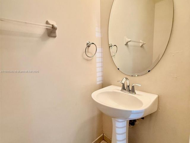 4-bedroom home for rent in Homestead - 11326 SW 238th St 11326 - MondialRealty