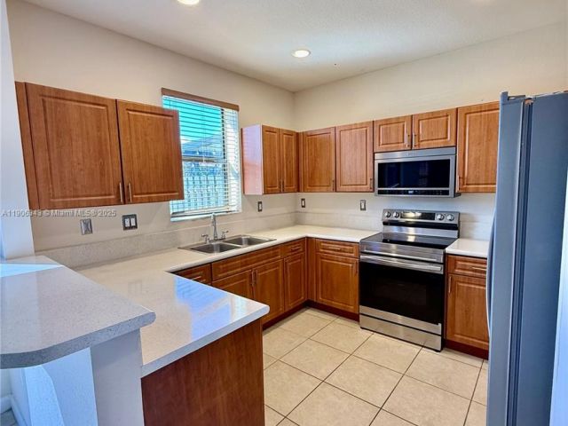 4-bedroom home for rent in Homestead - 11326 SW 238th St 11326 - MondialRealty