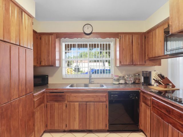 Home for sale at 310 Wilma Circle - photo 6730119