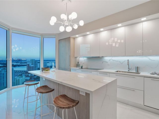 Apartment for sale  Unit #4306 - photo 6729920