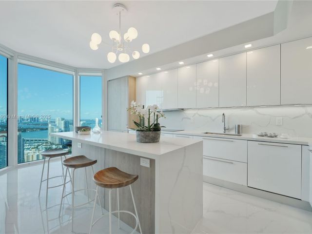 Apartment for sale  Unit #4306 - photo 6729921