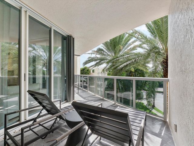2-bedroom condo for sale in Fort Lauderdale - 3100 N Ocean Boulevard 406 - MondialRealty