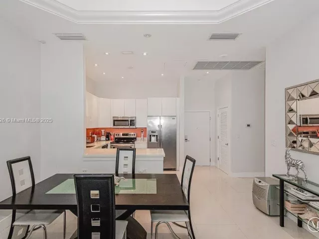 1-bedroom condo for sale in Miami Beach - 2301 Collins Ave 1619 - MondialRealty