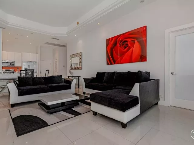 1-bedroom condo for sale in Miami Beach - 2301 Collins Ave 1619 - MondialRealty