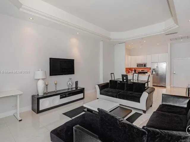 1-bedroom condo for sale in Miami Beach - 2301 Collins Ave 1619 - MondialRealty