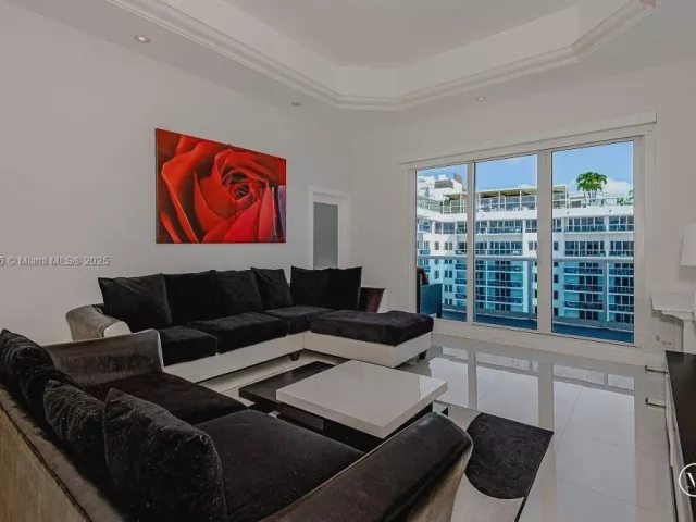 1-bedroom condo for sale in Miami Beach - 2301 Collins Ave 1619 - MondialRealty